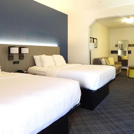 קרוסוויל Comfort Suites מראה חיצוני תמונה