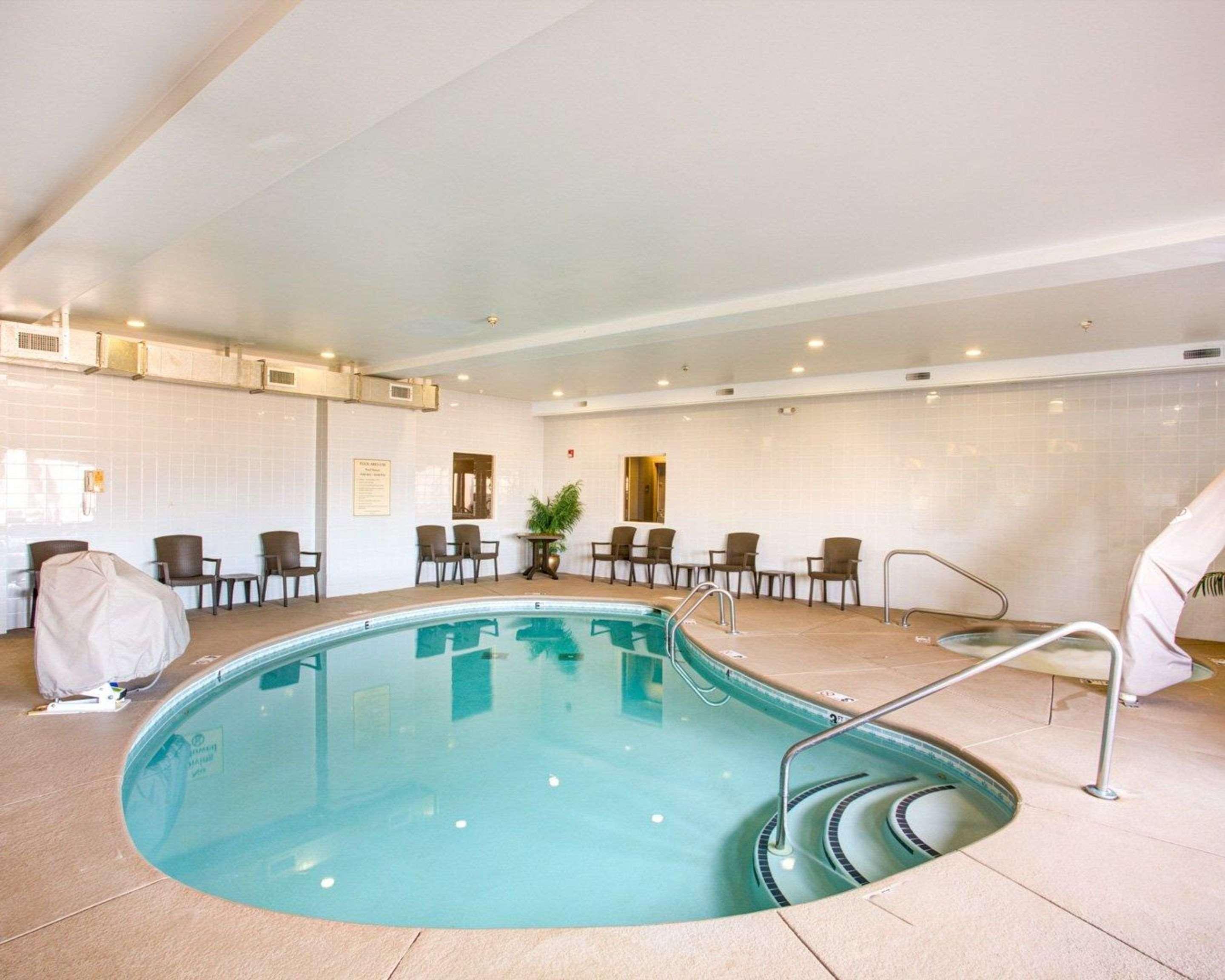 קרוסוויל Comfort Suites מראה חיצוני תמונה