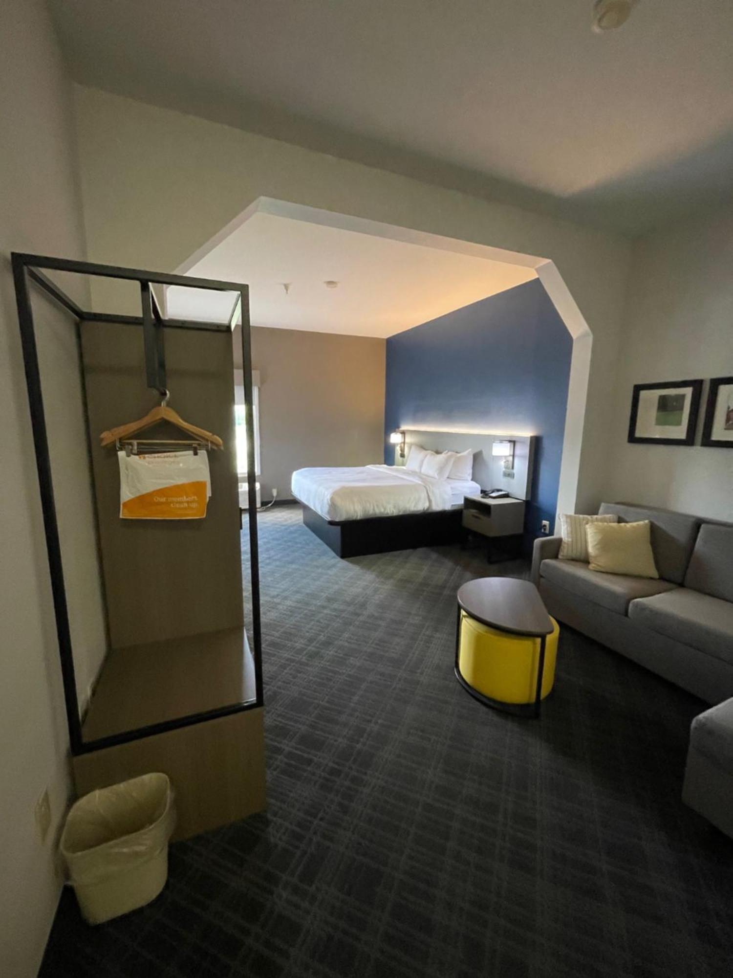 קרוסוויל Comfort Suites מראה חיצוני תמונה