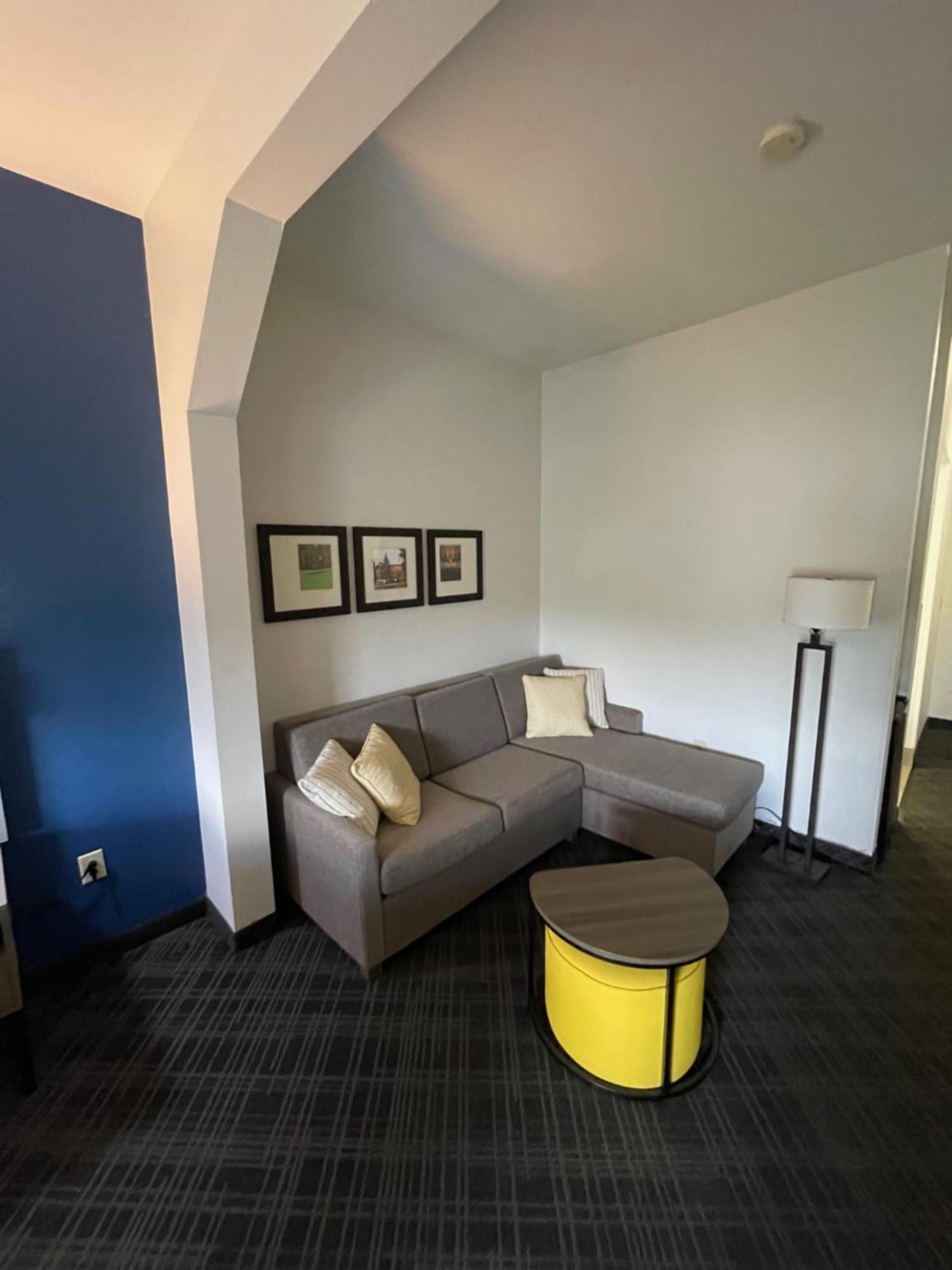 קרוסוויל Comfort Suites מראה חיצוני תמונה