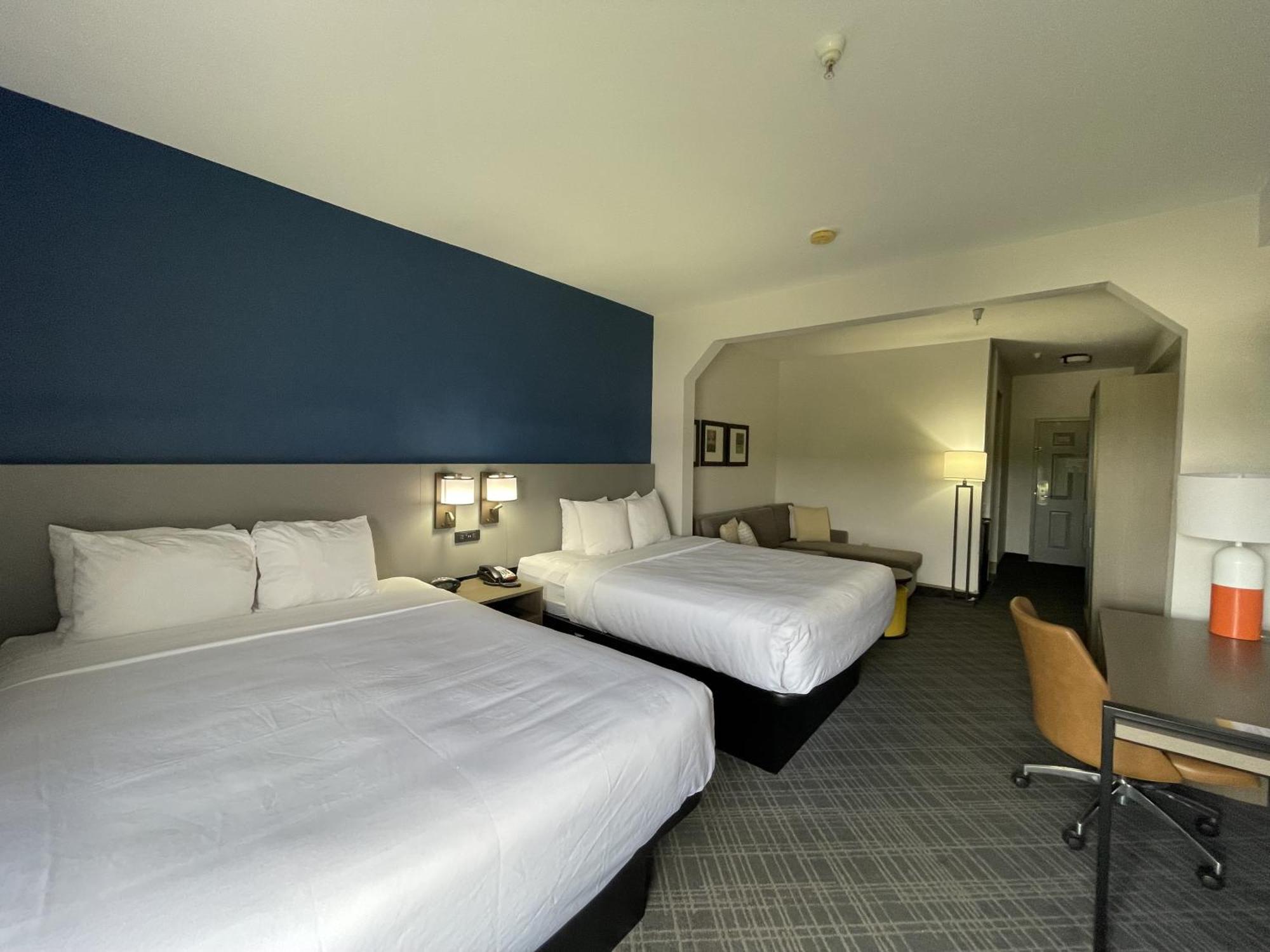 קרוסוויל Comfort Suites מראה חיצוני תמונה