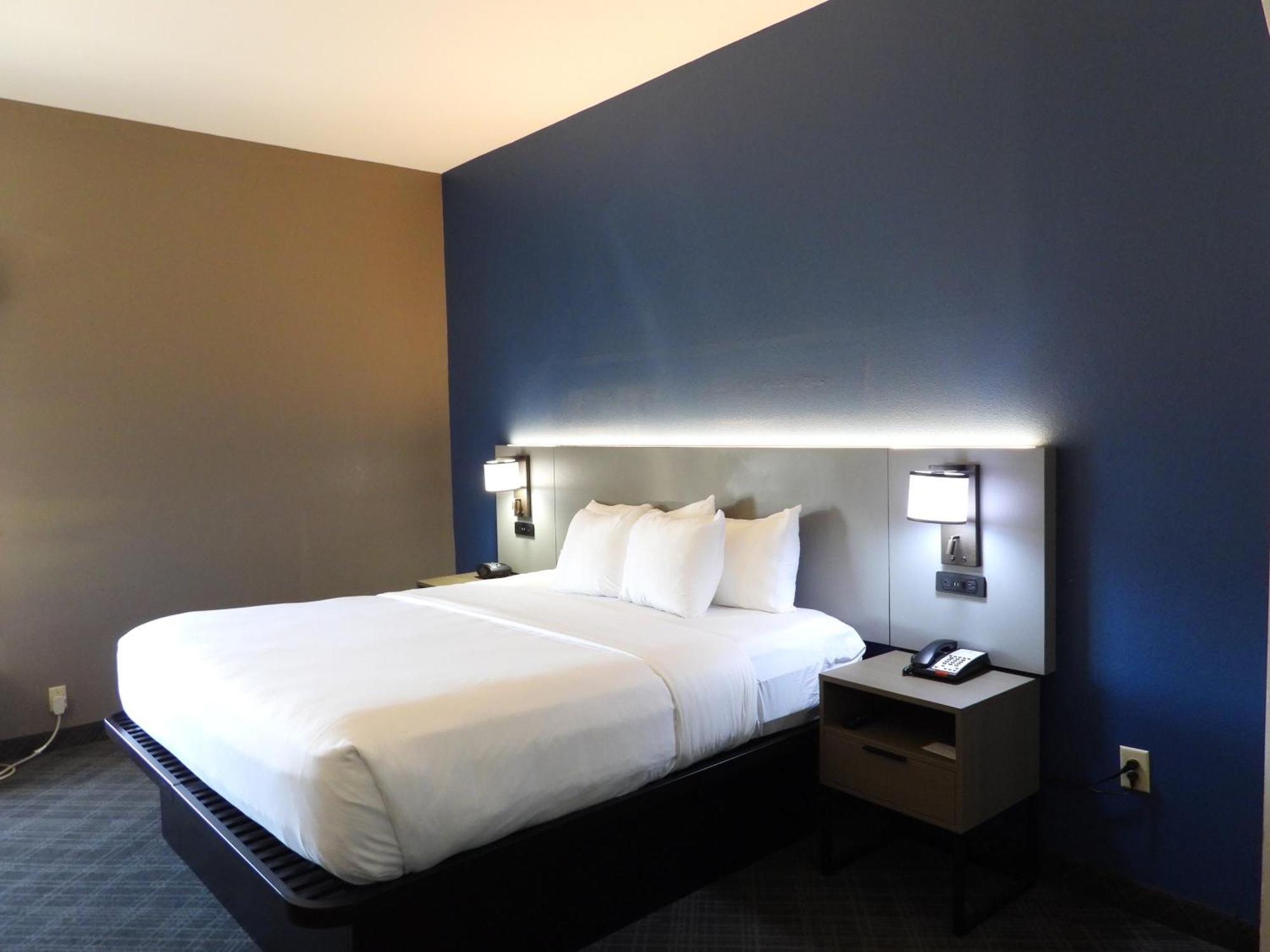 קרוסוויל Comfort Suites מראה חיצוני תמונה