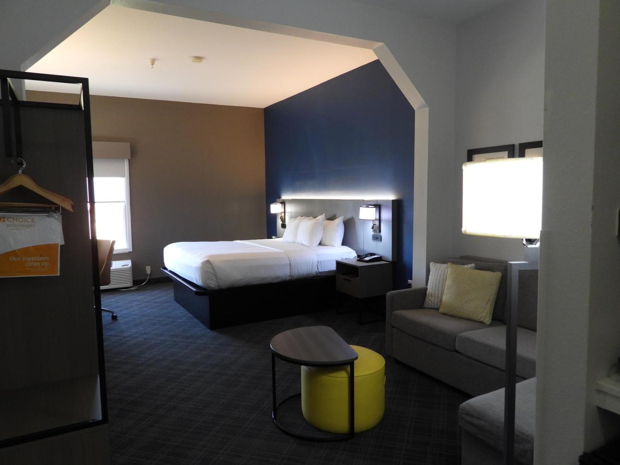 קרוסוויל Comfort Suites מראה חיצוני תמונה