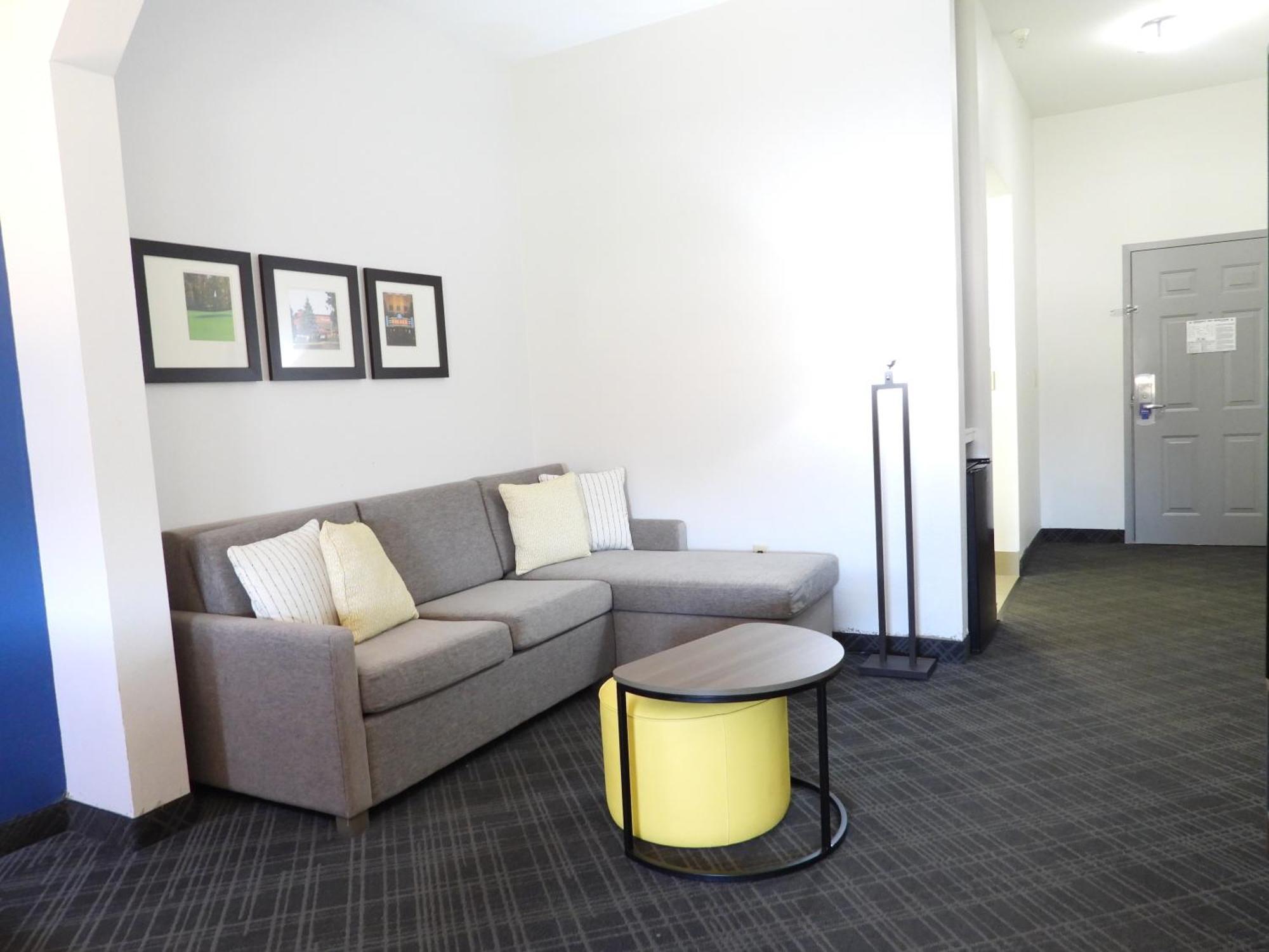 קרוסוויל Comfort Suites מראה חיצוני תמונה