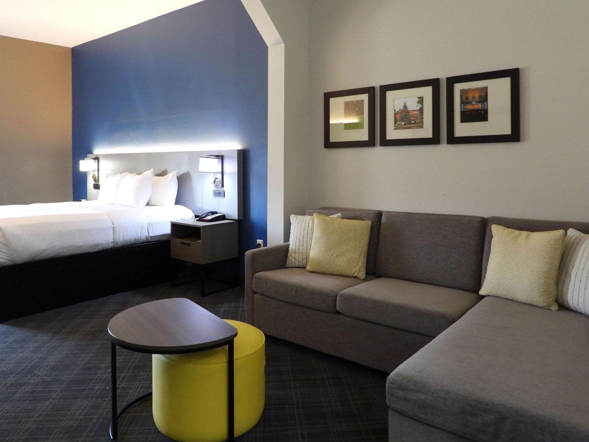 קרוסוויל Comfort Suites מראה חיצוני תמונה