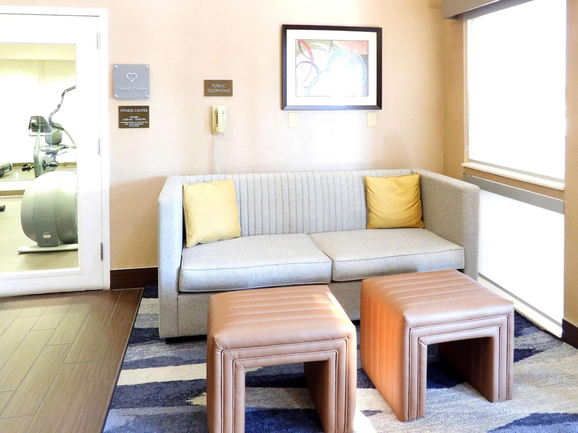 קרוסוויל Comfort Suites מראה חיצוני תמונה